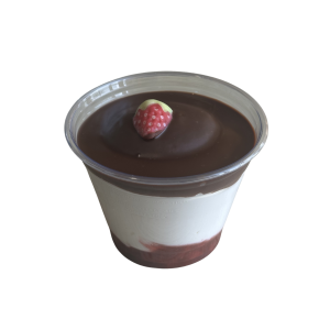 Smotanový pohár s jahodami